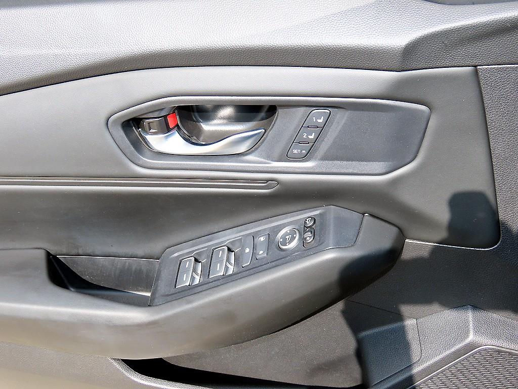 Honda Accord — photo 11