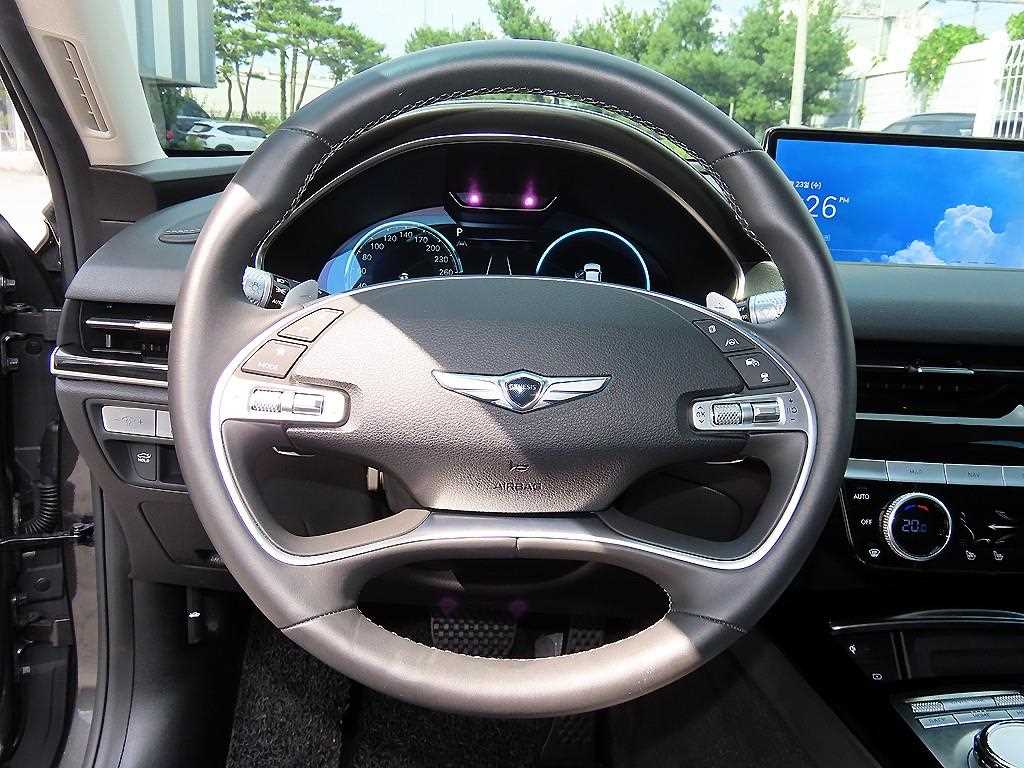 Genesis G80 — photo 08
