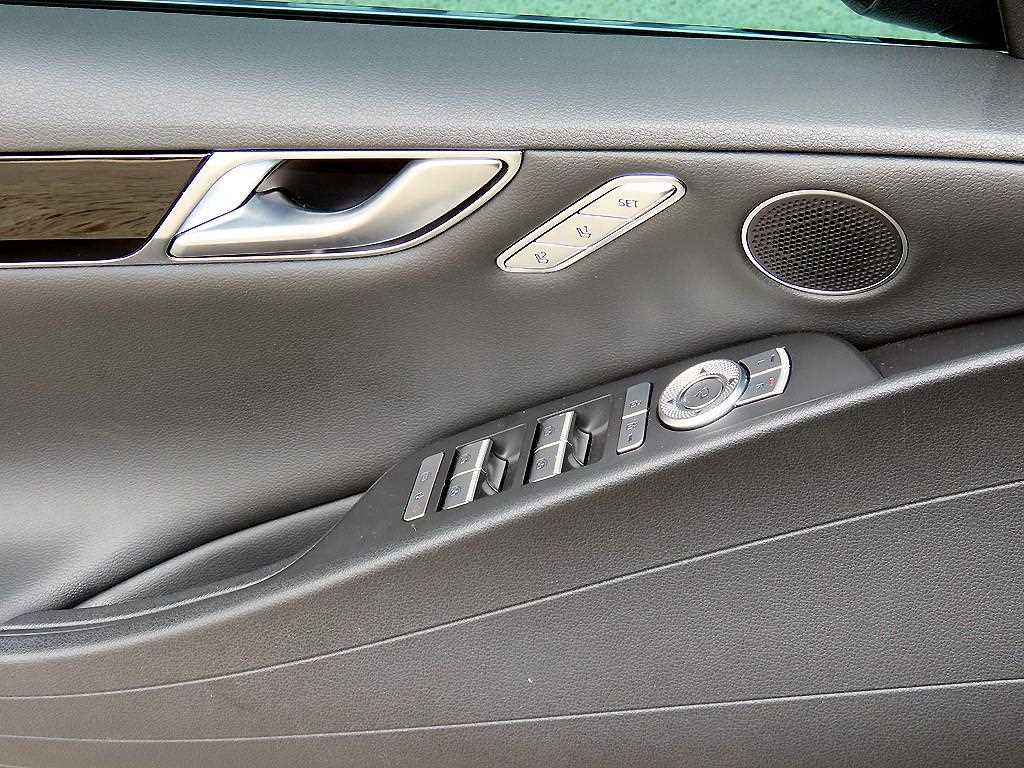 Genesis G80 — photo 11