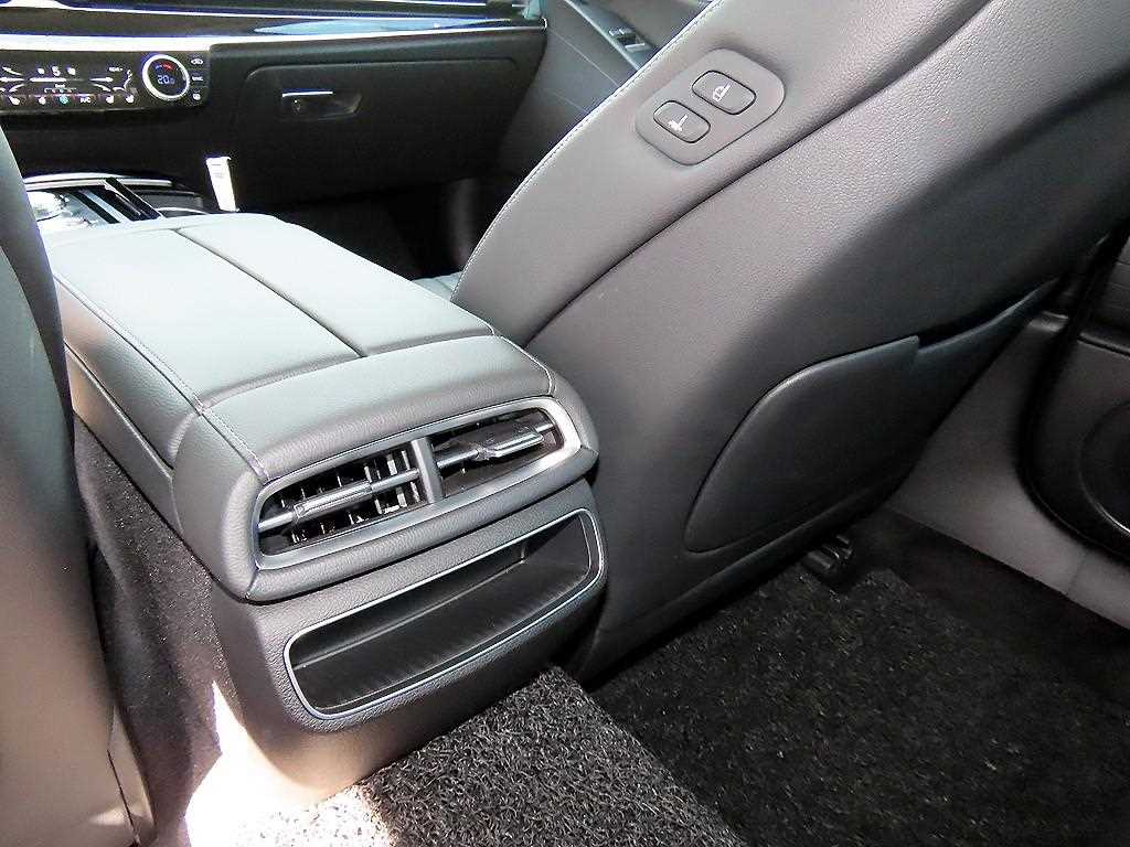 Genesis G80 — photo 16