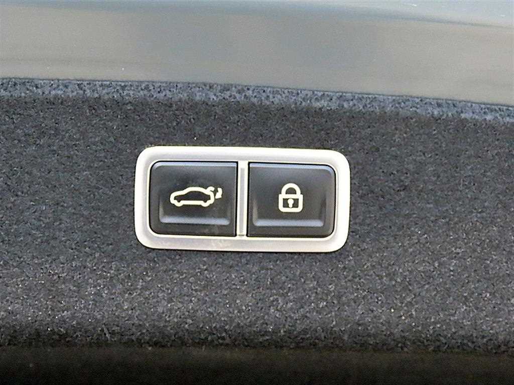 Genesis G80 — photo 18