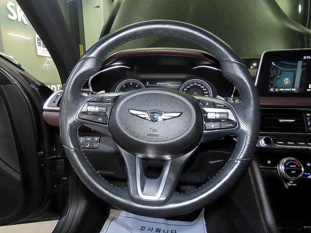 Genesis G70 — photo 08