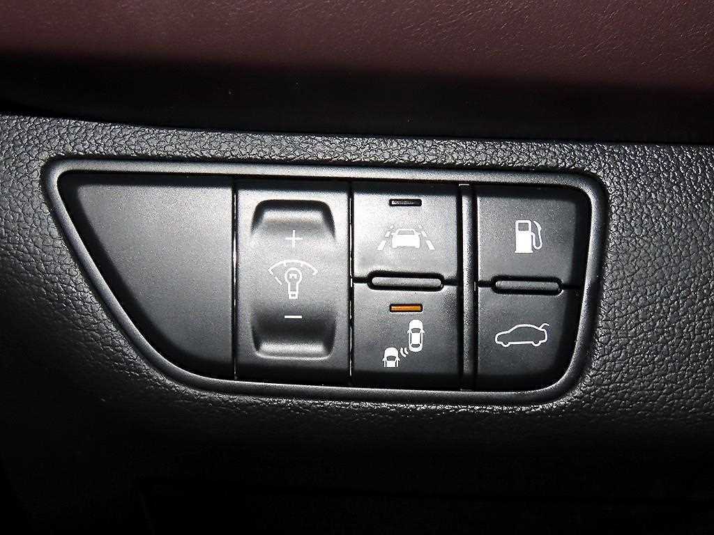 Genesis G70 — photo 14
