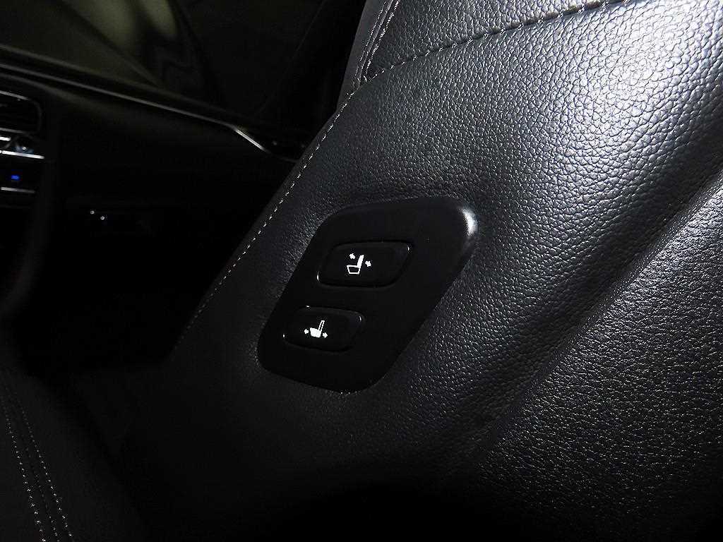 Genesis G70 — photo 16