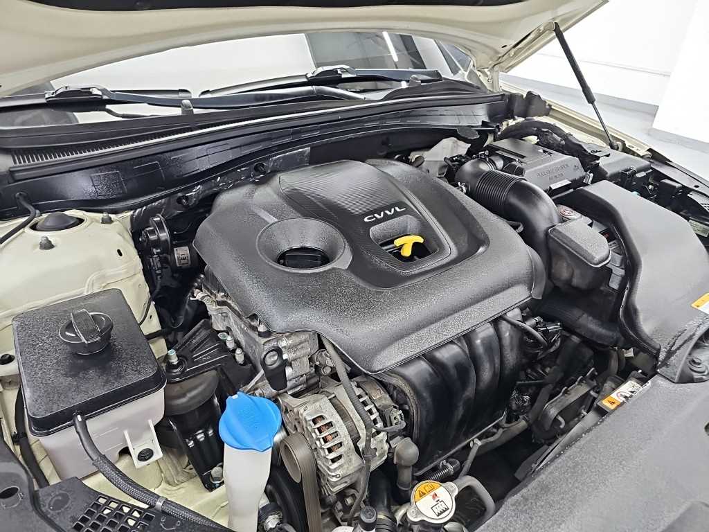 Kia K5 — photo 05