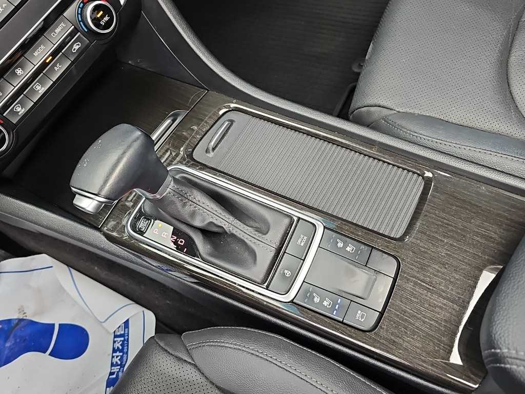 Kia K5 — photo 08