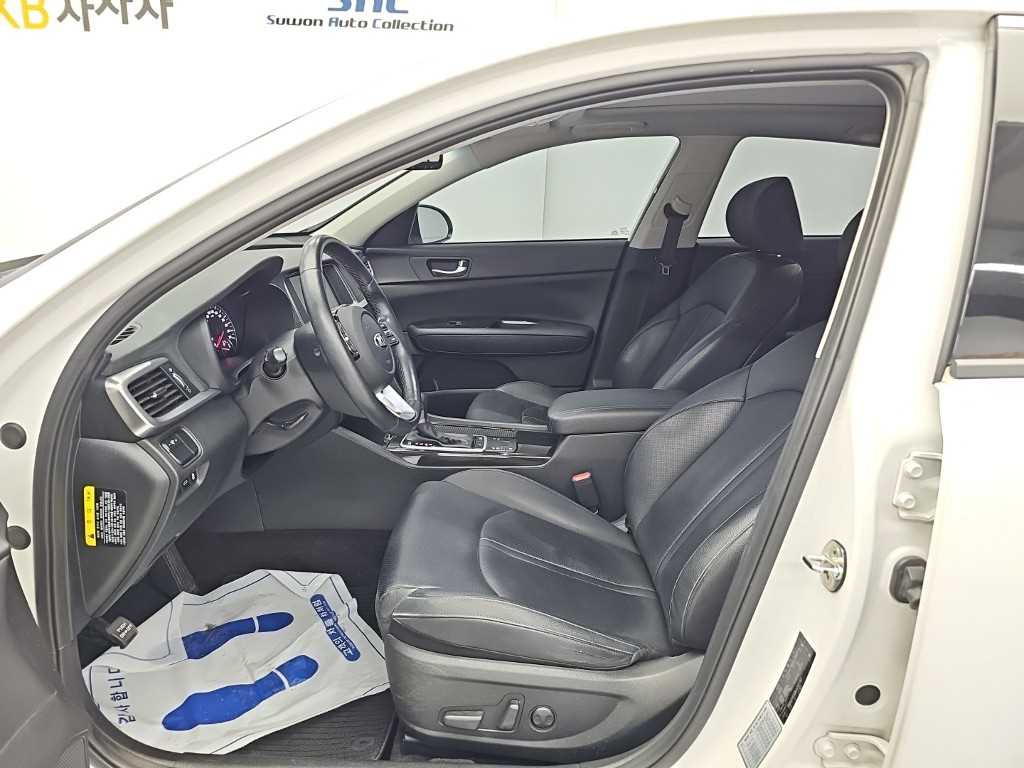 Kia K5 — photo 11