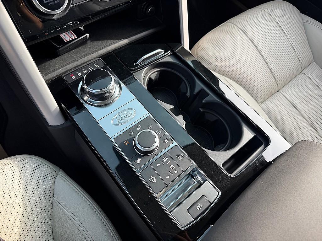 Land Rover Discovery — photo 11