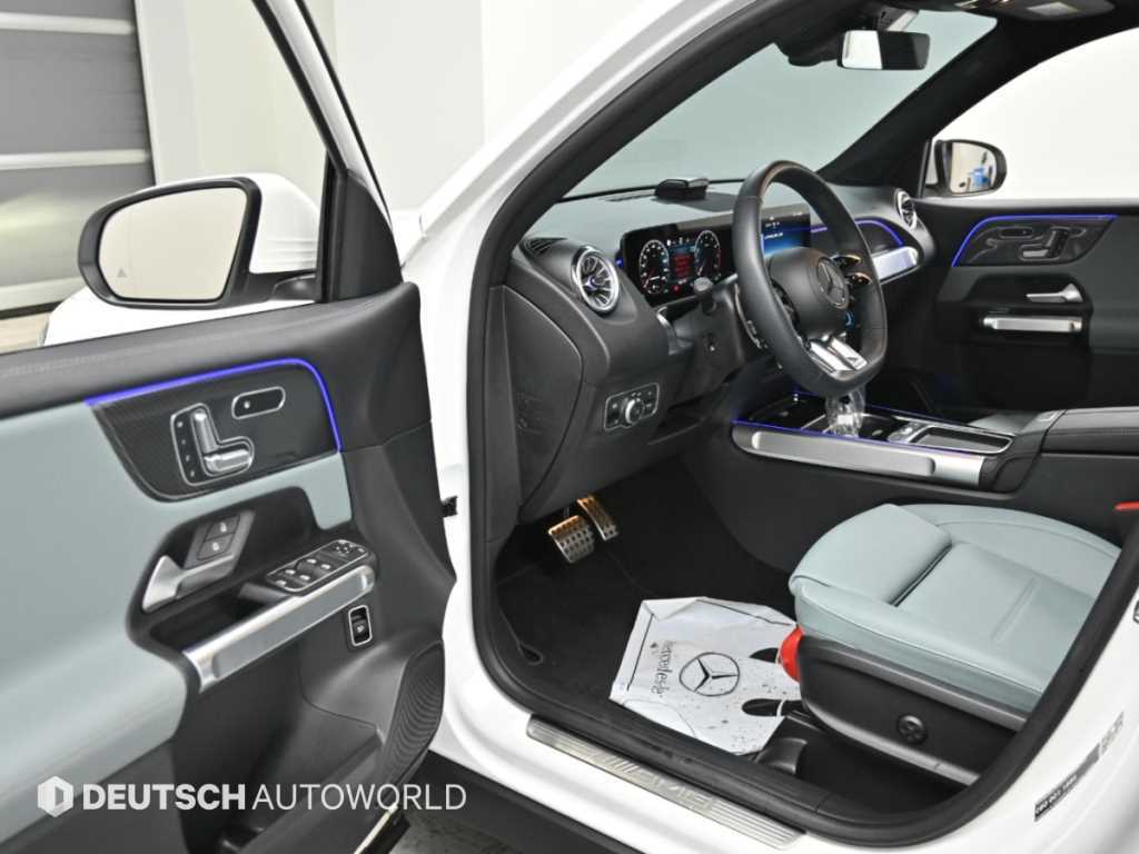 Mercedes-Benz GLB-Class — photo 11