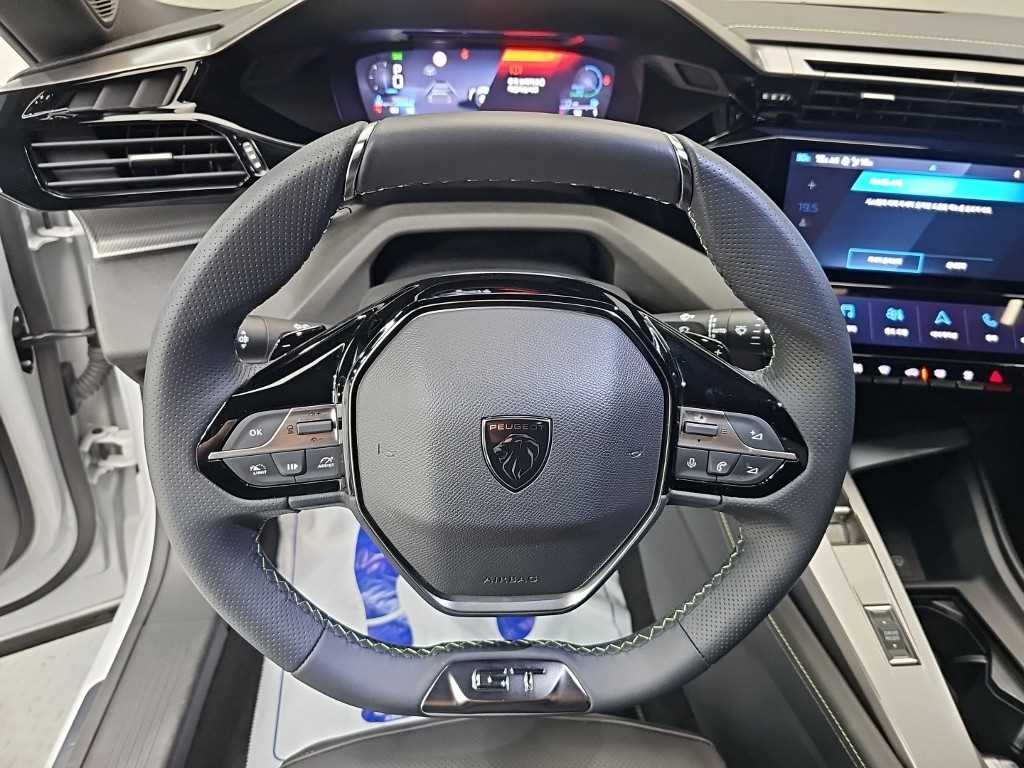 Peugeot 408 — photo 09