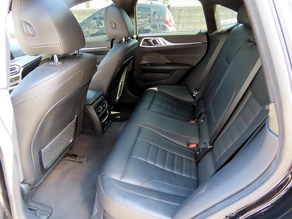 BMW i4 — photo 06