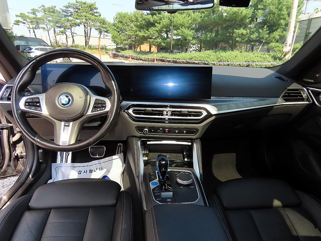 BMW i4 — photo 07