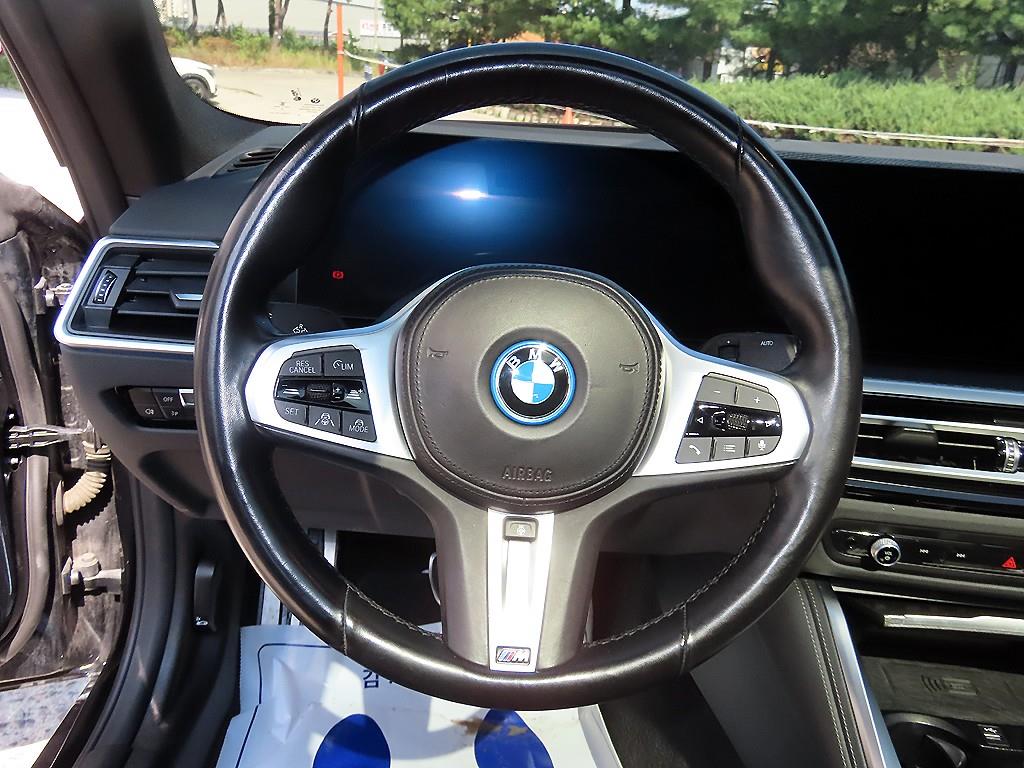 BMW i4 — photo 08