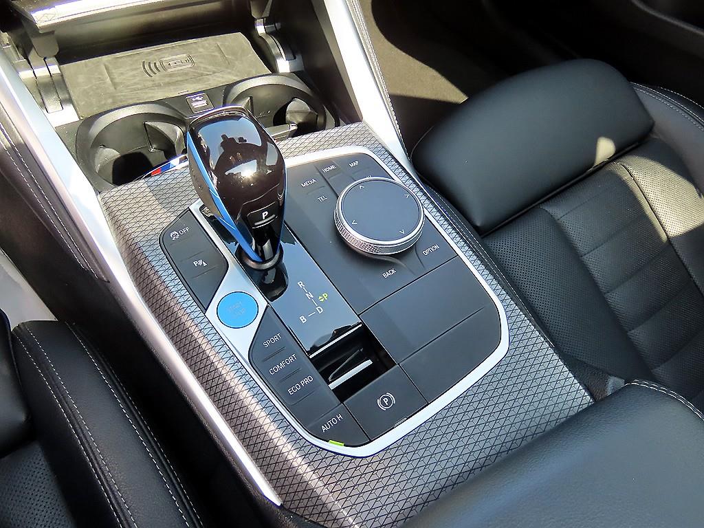 BMW i4 — photo 11