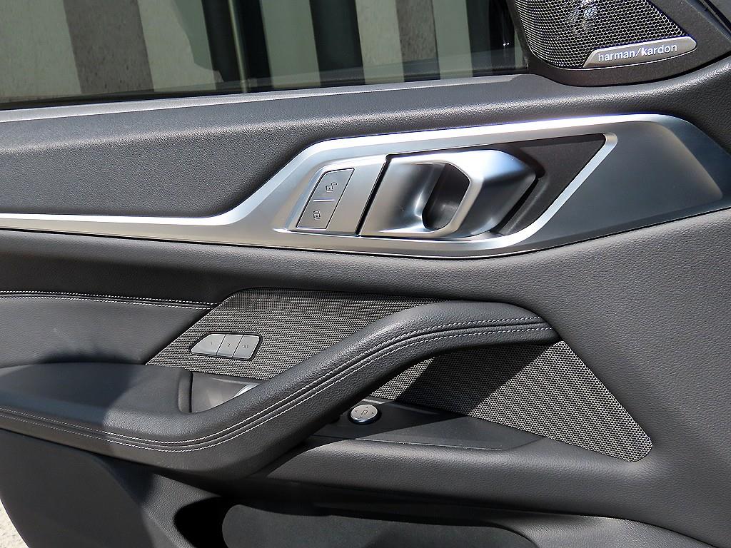 BMW i4 — photo 12