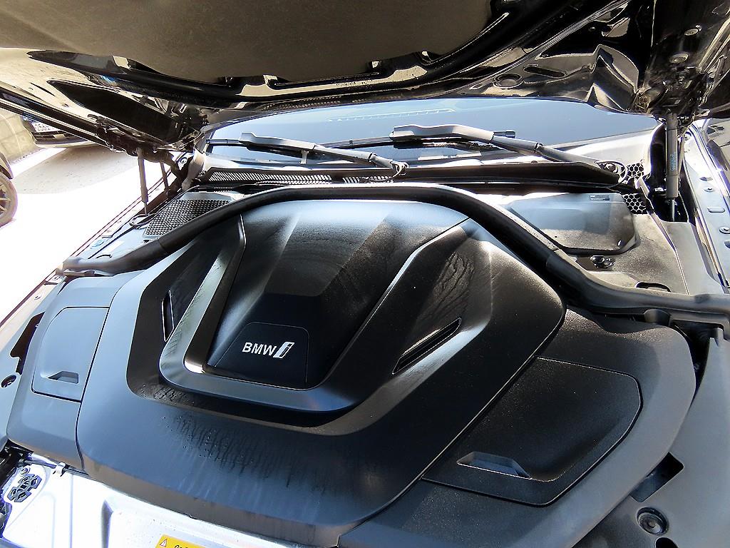 BMW i4 — photo 19