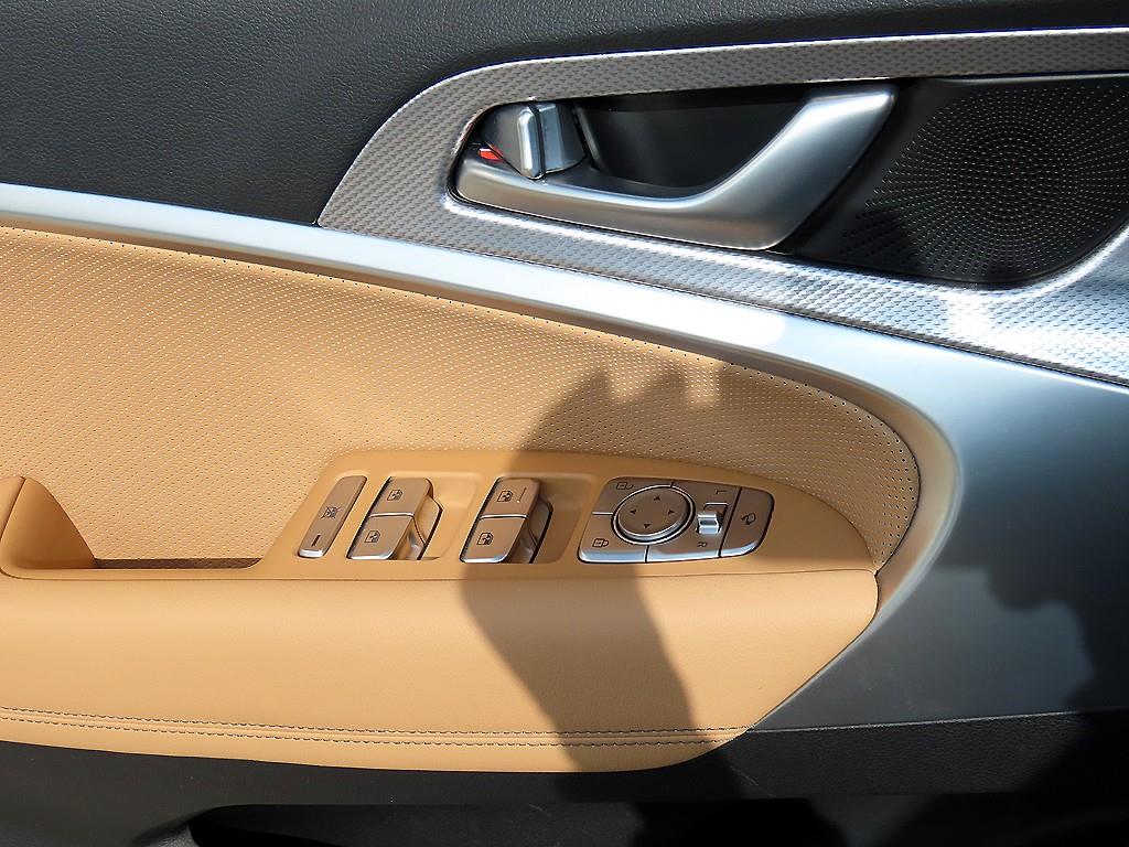 Genesis G70 — photo 11