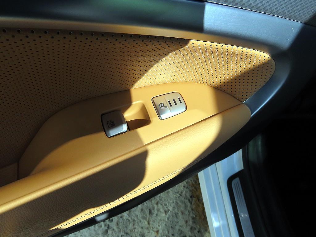 Genesis G70 — photo 16