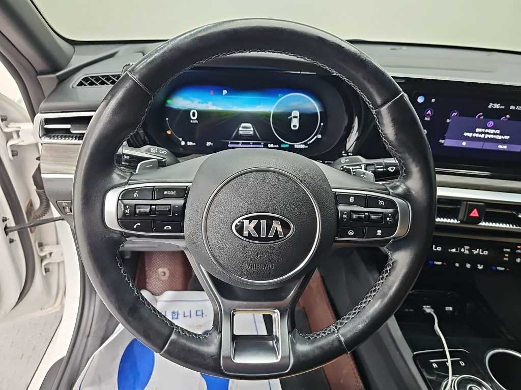 Kia K5 — photo 09