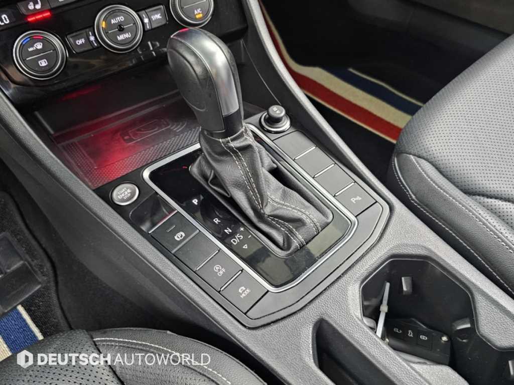 Volkswagen Jetta — photo 09