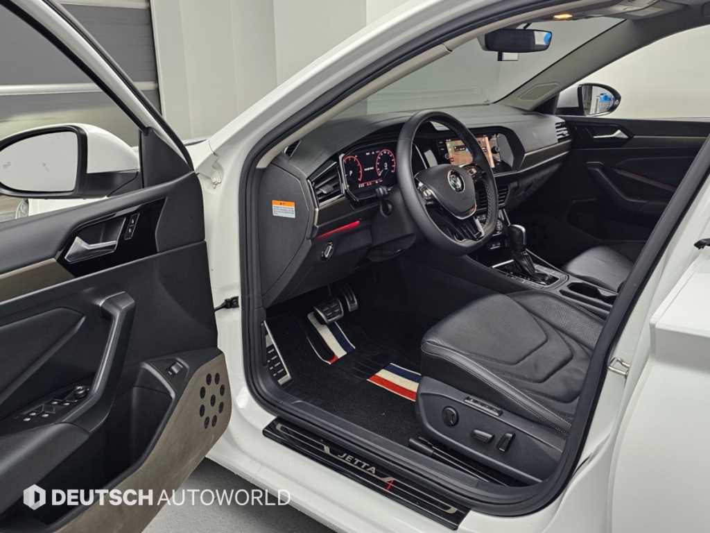 Volkswagen Jetta — photo 11