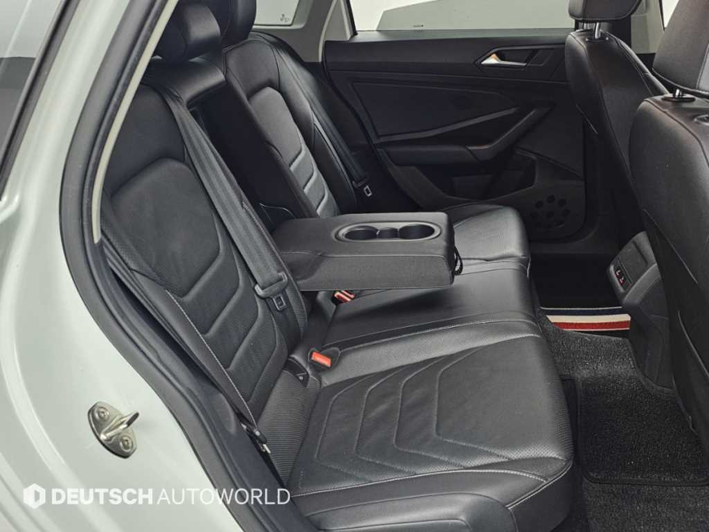 Volkswagen Jetta — photo 12