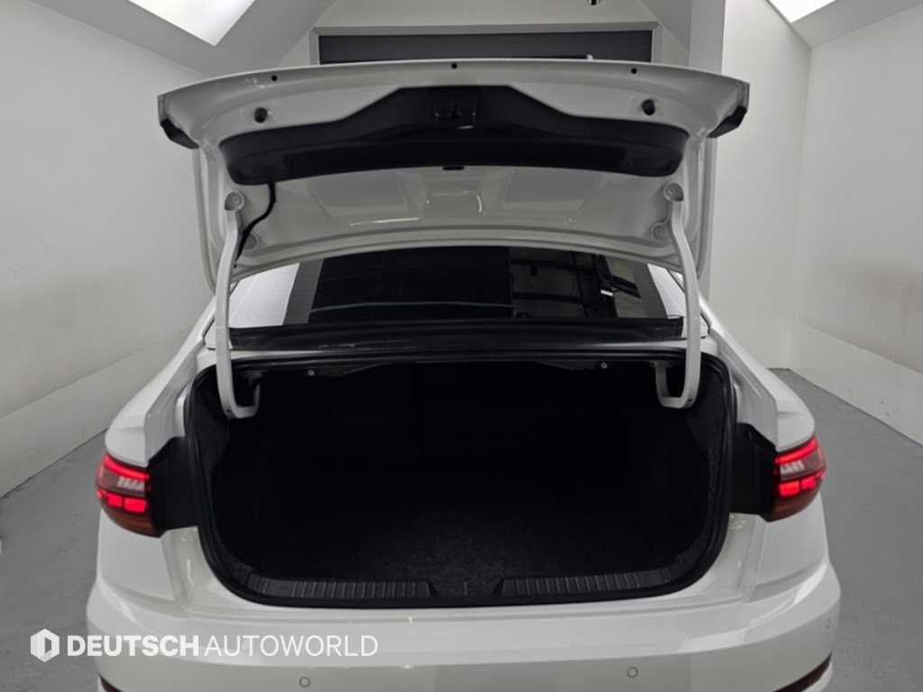 Volkswagen Jetta — photo 19