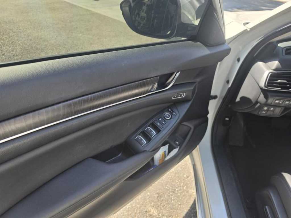 Honda Accord — photo 05