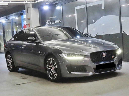Jaguar XE — photo 01