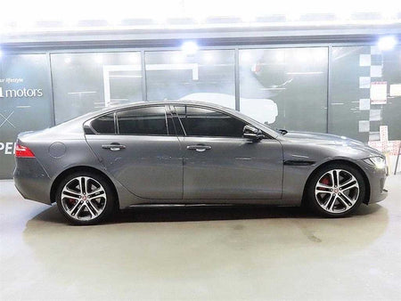 Jaguar XE — photo 03