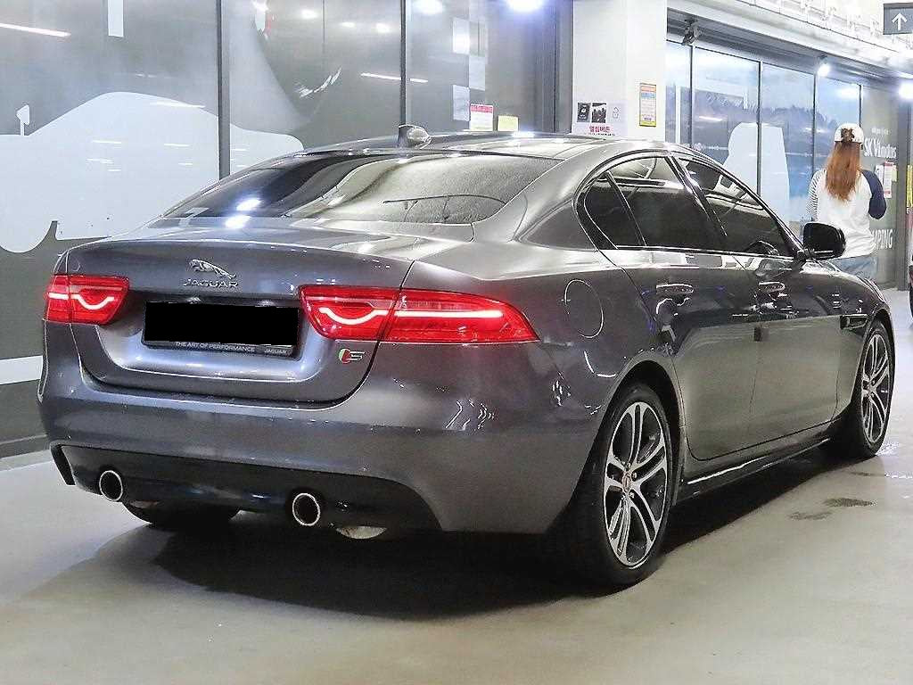 Jaguar XE — photo 04