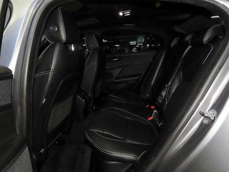 Jaguar XE — photo 07