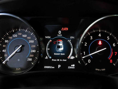 Jaguar XE — photo 09