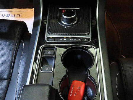 Jaguar XE — photo 12