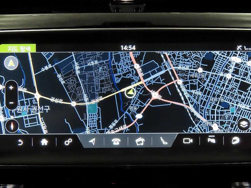 Jaguar XE — photo 13