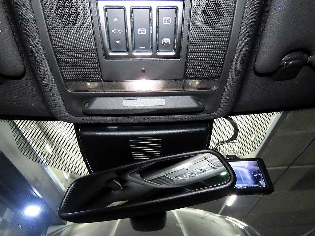 Jaguar XE — photo 15