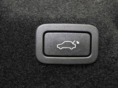 Jaguar XE — photo 17