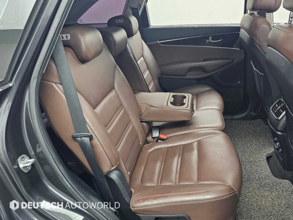 Kia Sorento — photo 12