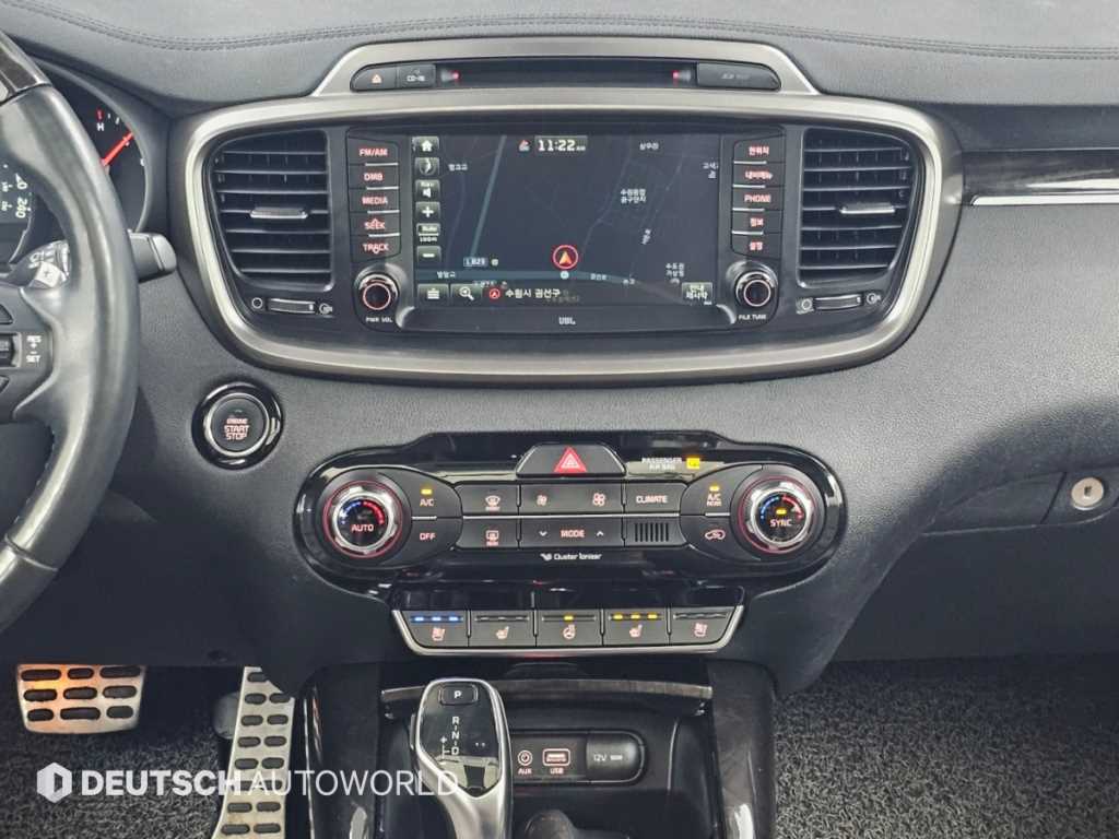 Kia Sorento — photo 14