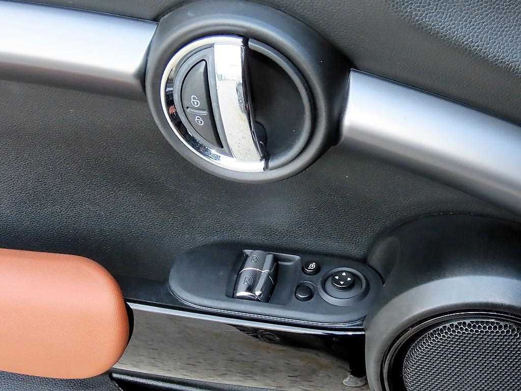 Mini Cooper — photo 11