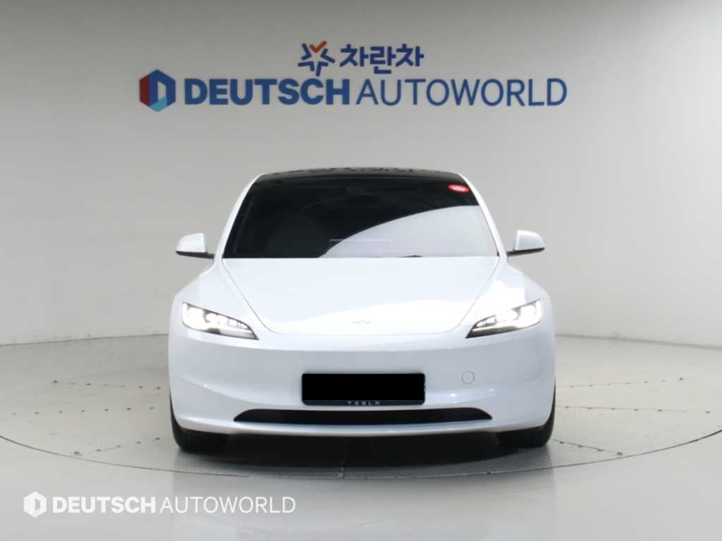 Tesla Model 3 — photo 03