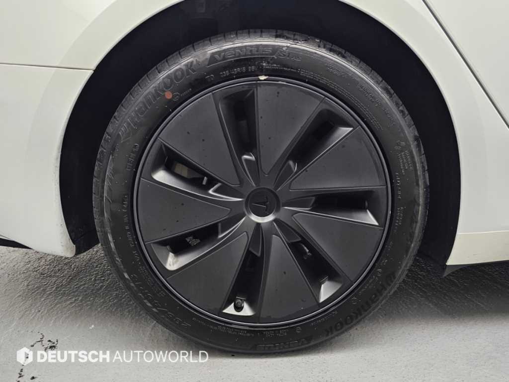 Tesla Model 3 — photo 05