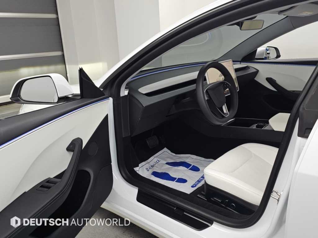 Tesla Model 3 — photo 11