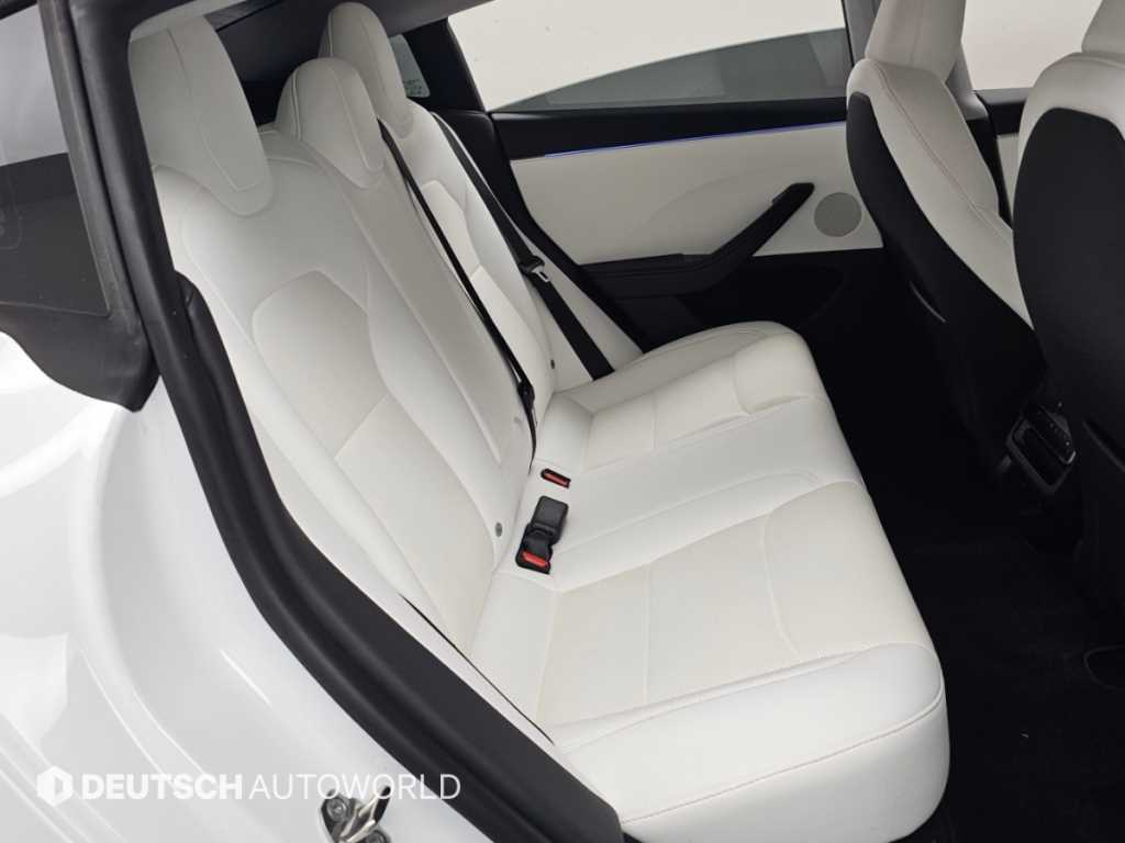 Tesla Model 3 — photo 12