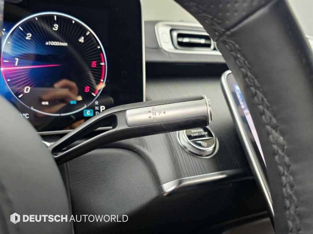Mercedes-Benz S-Class — photo 09