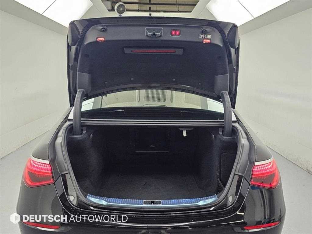 Mercedes-Benz S-Class — photo 19