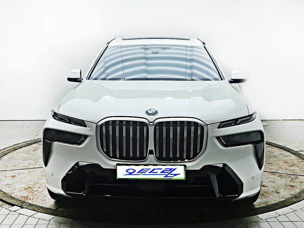 BMW X7 — photo 01