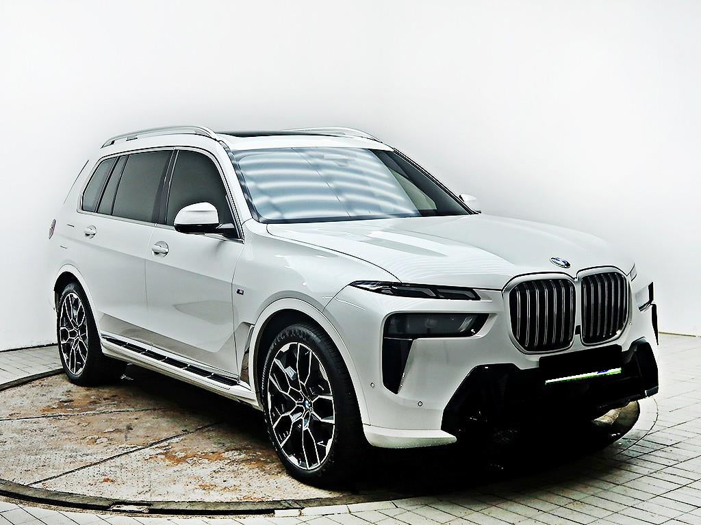 BMW X7 — photo 02