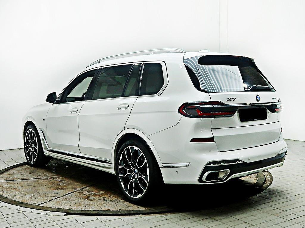 BMW X7 — photo 04