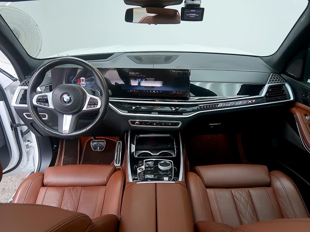 BMW X7 — photo 05